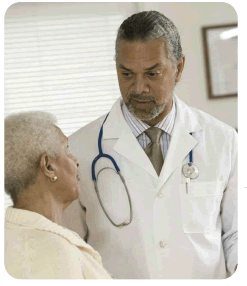 Médico con un paciente.
